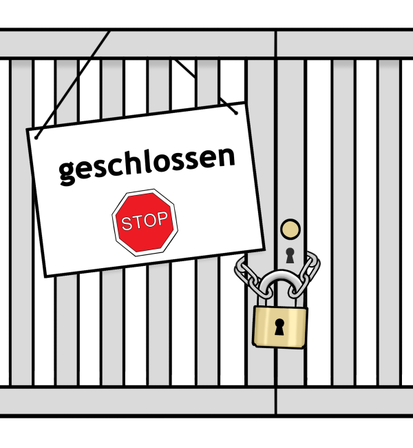 Ein Tor mit Schild "geschlossen" und Vorhängeschloss.