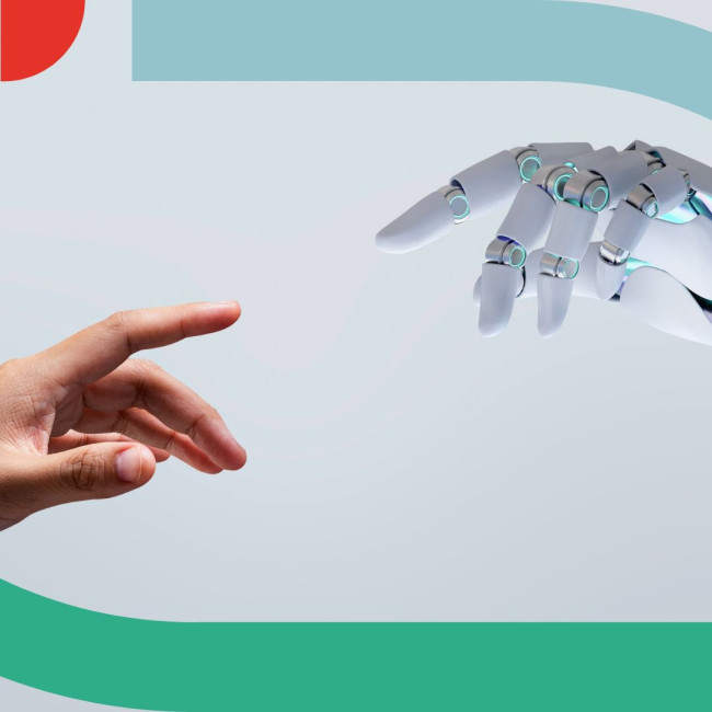 Menschliche und Roboterhand nähern sich einander an, symbolisieren Mensch-Maschine-Interaktion